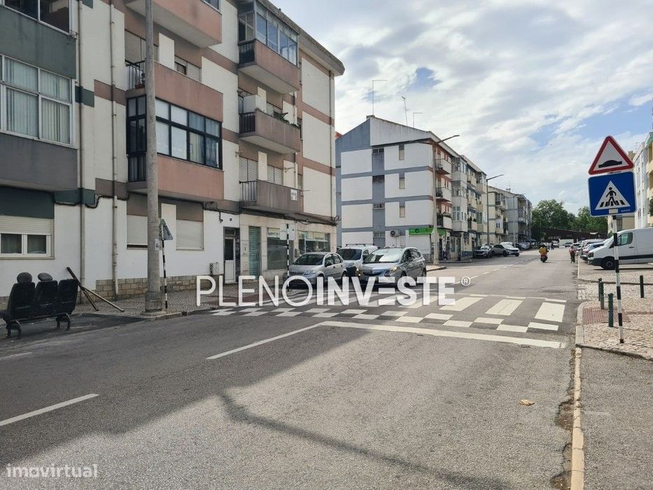 T2 Totalmente Remodelado com Varanda nas Paivas