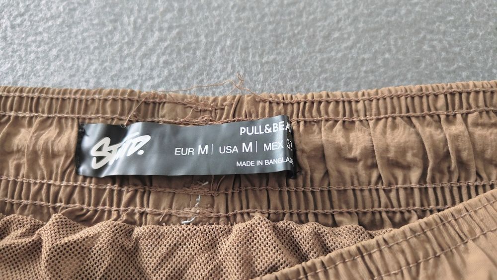 Krótkie spodenki/szorty kąpielowe brązowe M Pull&Bear