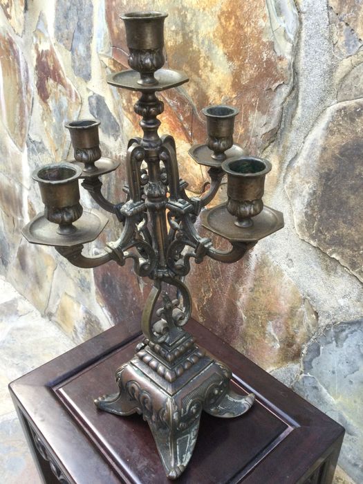 Candelabro Gótico Bronze séc XIX 39 cm Altura 2,700 kg de peso