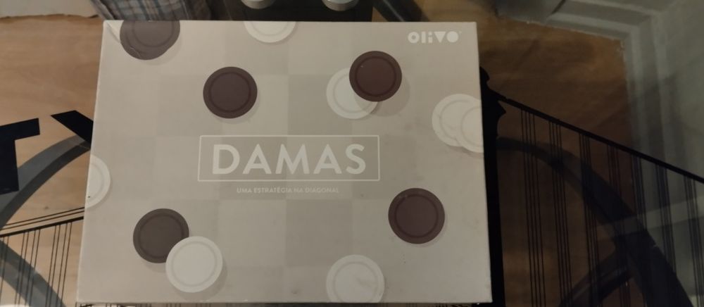 Jogo de tabuleiro tradicional "Damas"