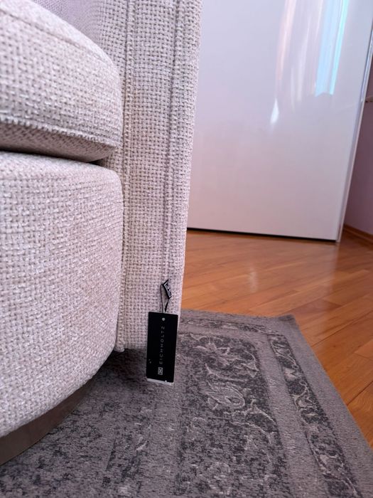 Продам вращающееся кресло новое Eichholtz модель Amanda.