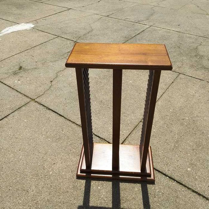 Móvel Porta Cd em madeira para 48 cd´s (24 + 24) em bom estado