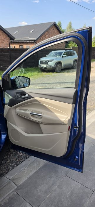 автомобиль  ford escape