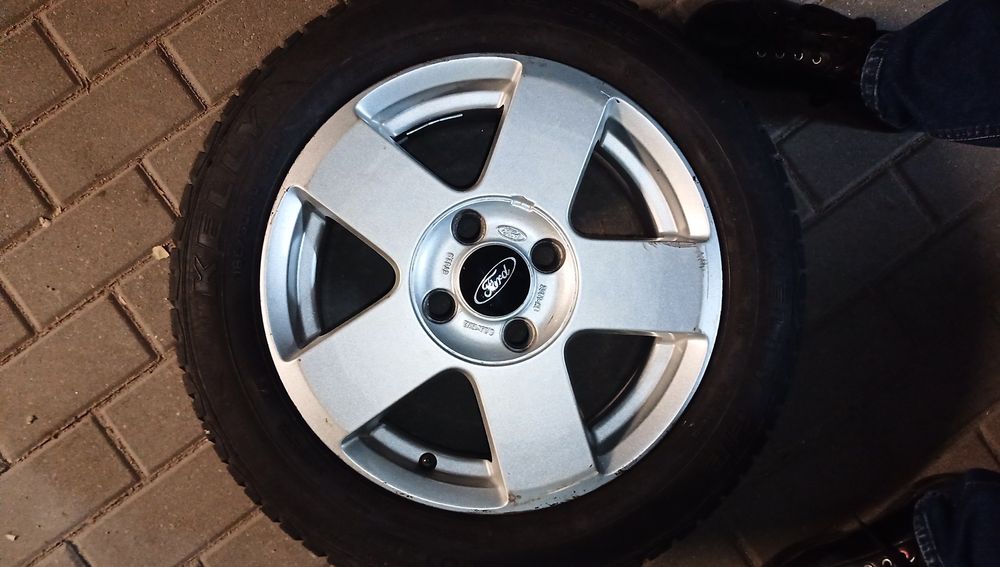 Koła aluminiowe z oponami