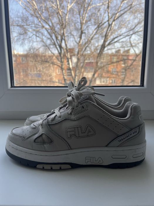 Жіночі кросівки fila