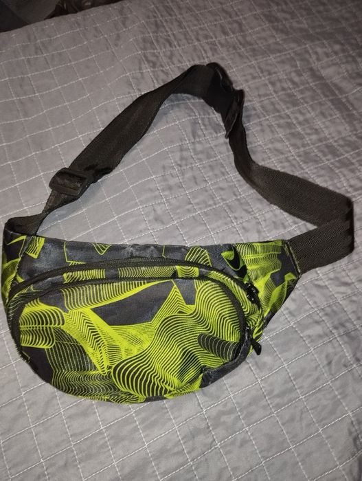 Бананка Швеция барсетка