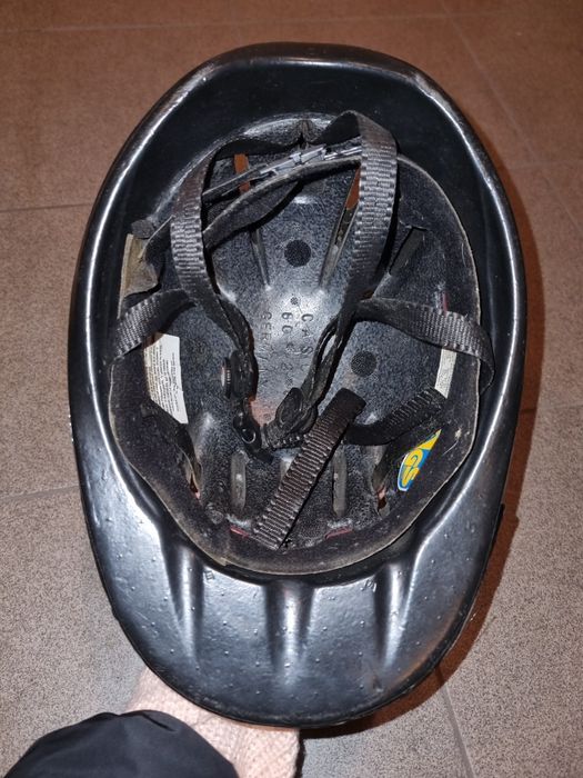 Czarny kask jeździecki Casco