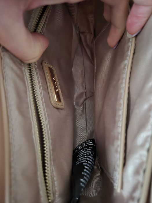 Beżowa torebka crossbody listonoszka nerka