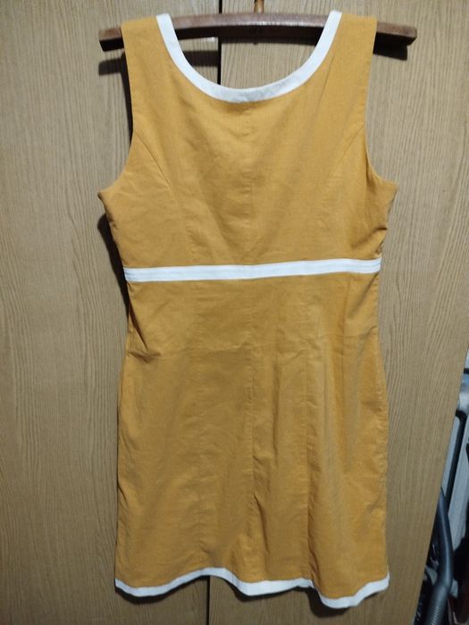 Красиві жіночі плаття.