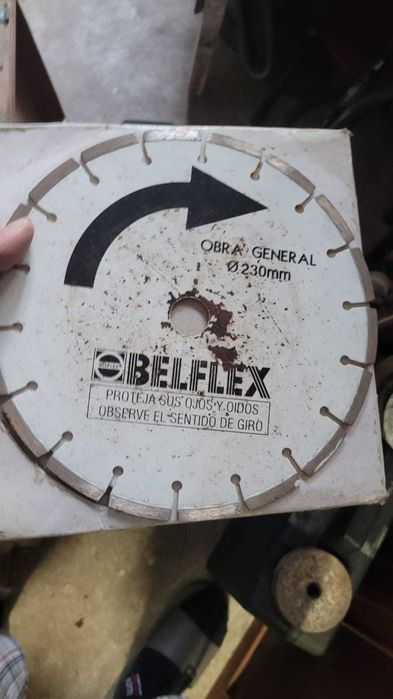 Vendo 30 discos de rebarbadora e 300 elétrodos