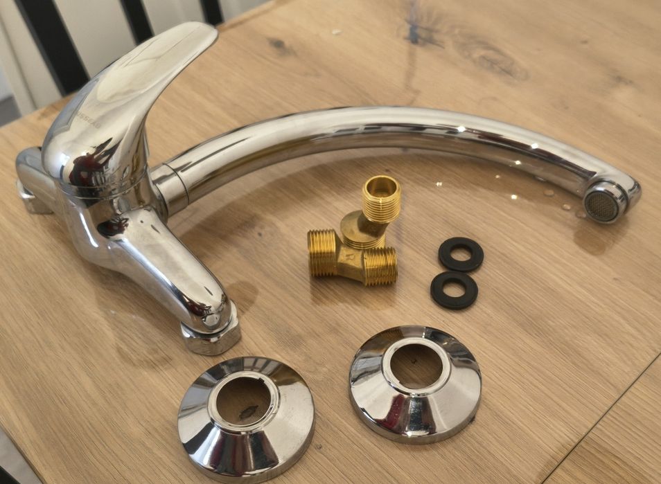 Torneira de parede com cano alto cromado Rousseau Ha