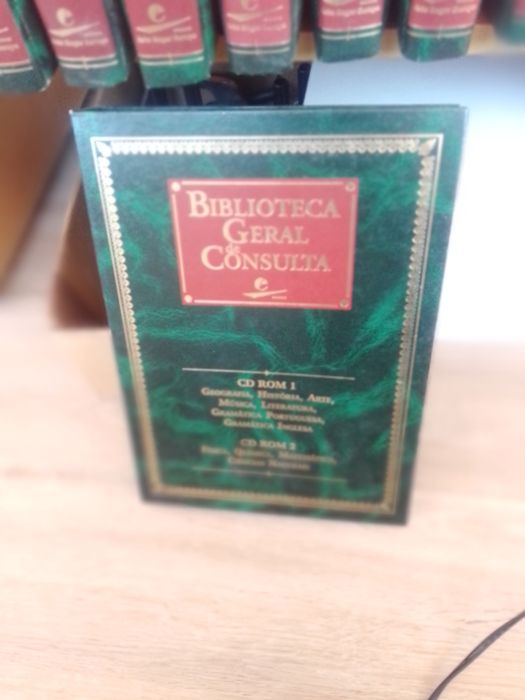 Enciclopédia -  Biblioteca geral de consulta