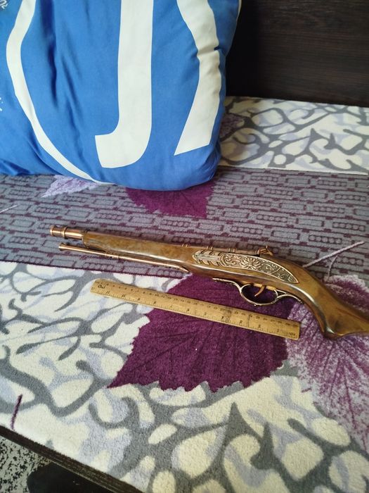 Продам игрушечный пистолет