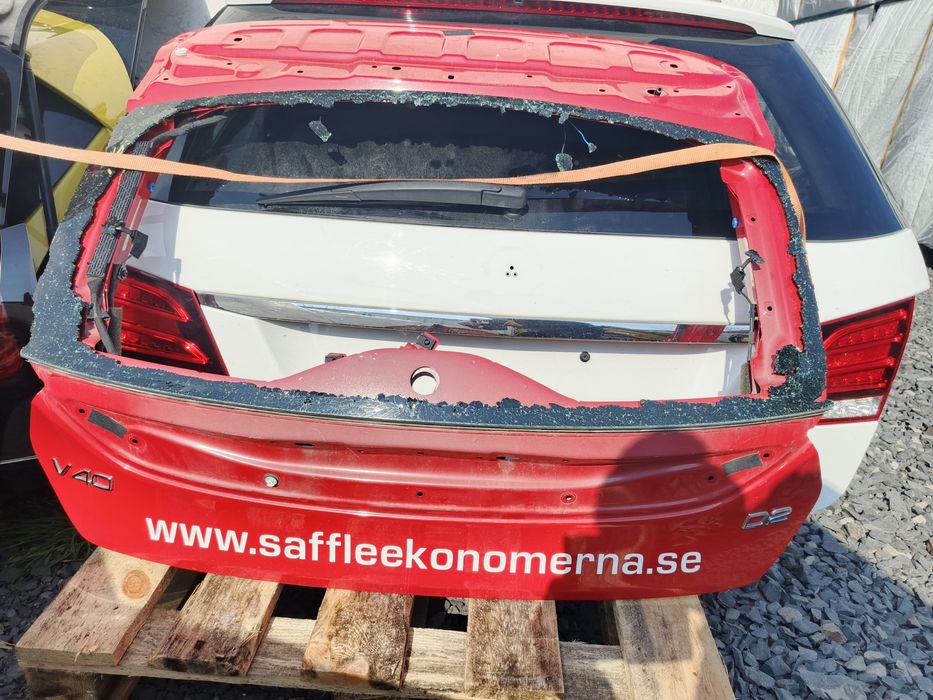 Volvo V40 klapa tył