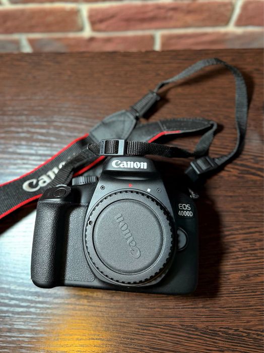 Продам дзеркальний фотоапарат Canon EOS 4000D