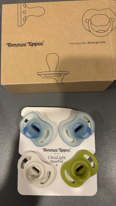 Zestaw 4x Smoczek Tommee Tippee UltraLight StayPut