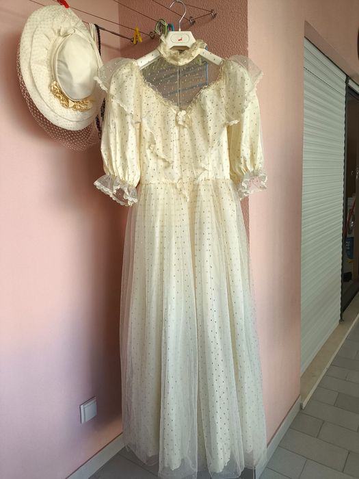 Vestido de noiva e chapéu
