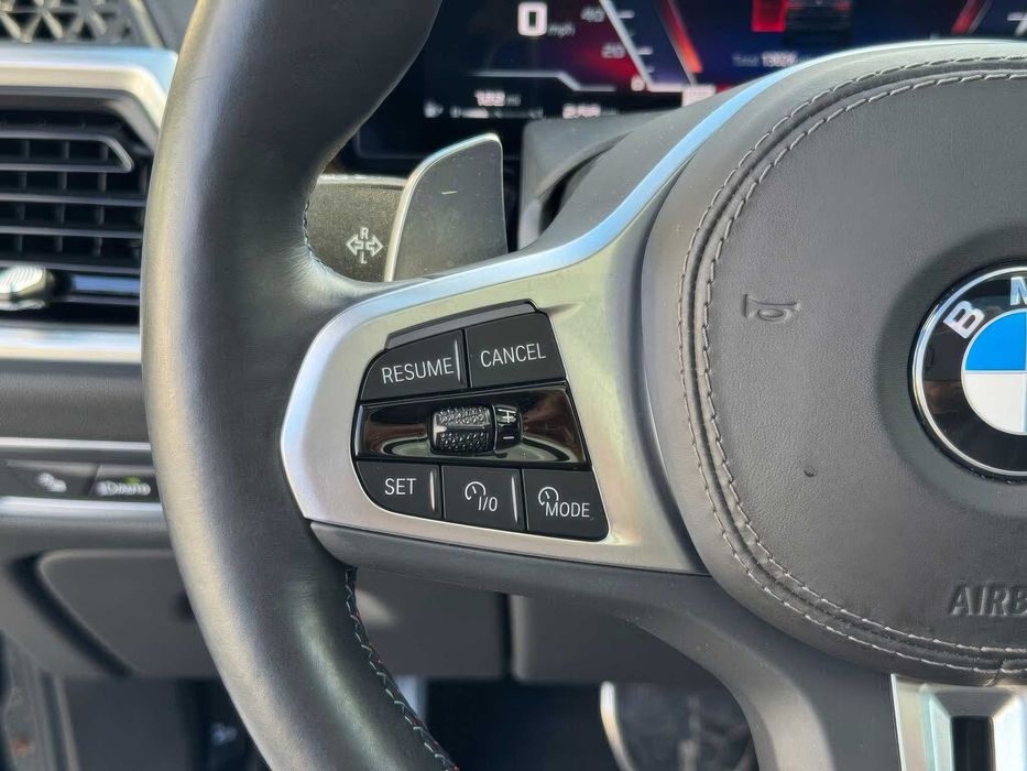 BMW X7 M60i      2024