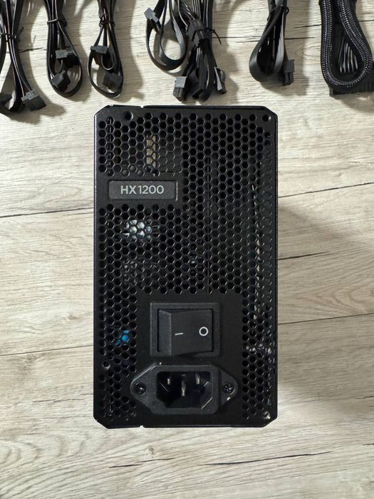 Блок живлення Corsair HX1200 1200W – 80 PLUS Platinum (CP-9020140-EU)