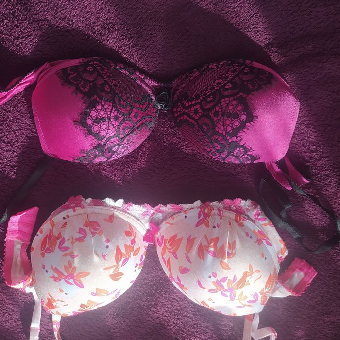 Віддаю теплі куртки,сукні, шапку, бюстгальтери