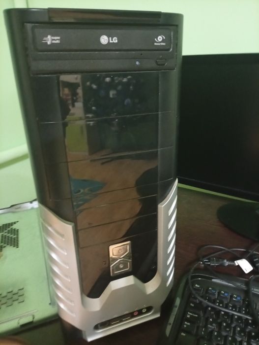 Продам комп'ютер,системний блок,стіл.