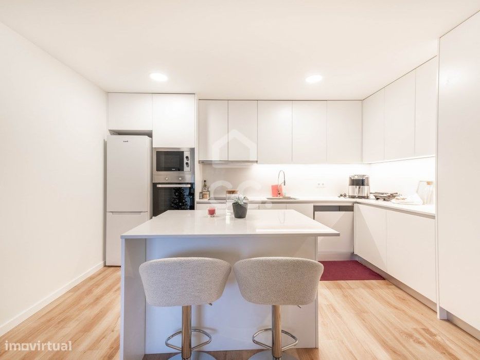 Apartamento T1, semi-novo, em Calendário