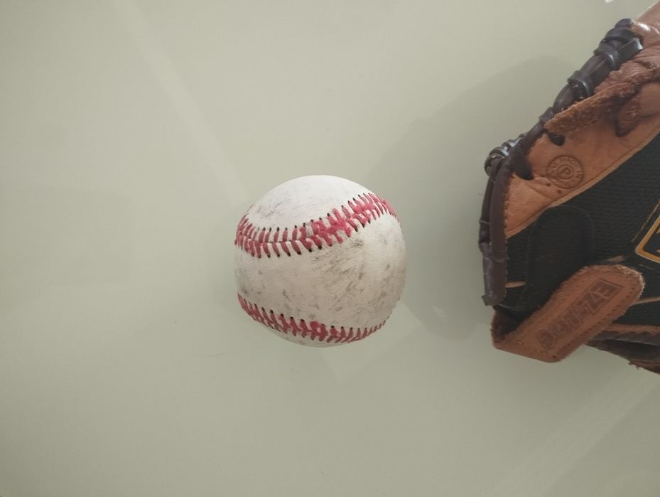 Luva e bola de baseball