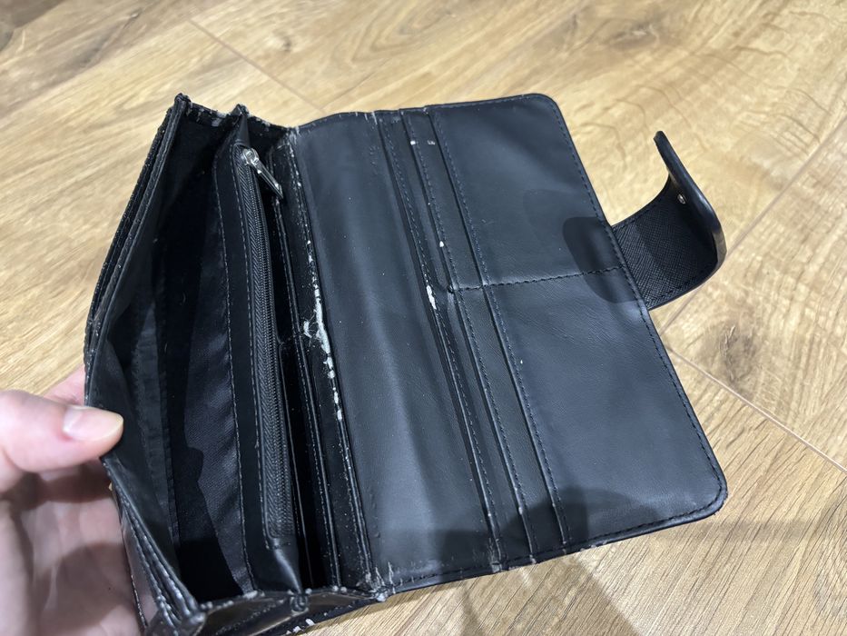 Portfel damski Guess czarny duzy tloczony