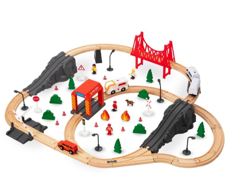 Drewniana kolejka Straż Pożarna, tory, auta, mosty, szlaban