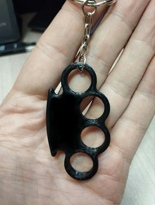 Брелок аксессуар подарок в виде кастета