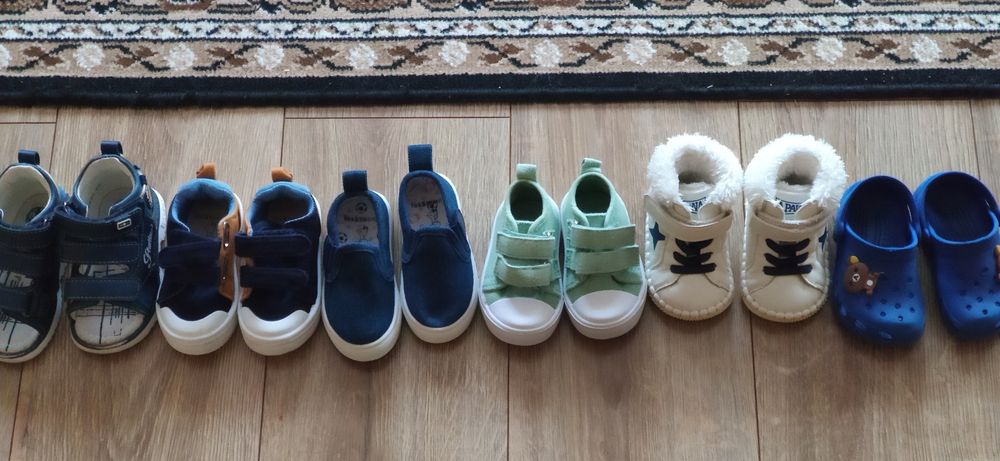 Дитяче взуття для хлопчиків розмір від 18 до 21.