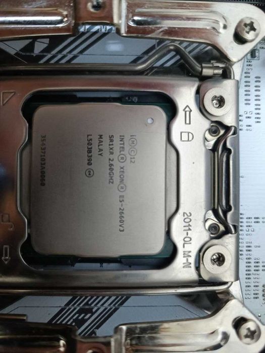 Intel Xeon E5-2660 v3 (10 ядер / 20 потоків, 2.6–3.3 ГГц, LGA2011-3)