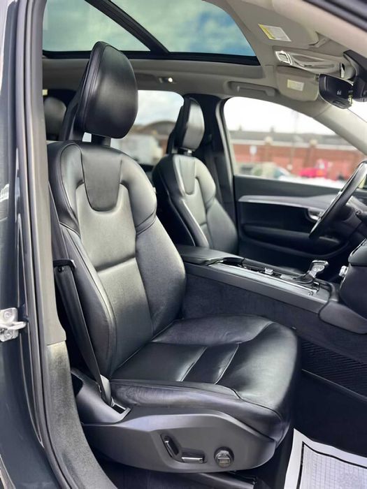 Volvo XC90      2021