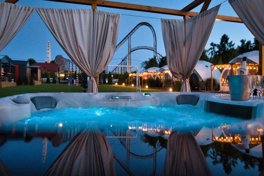 Domek z prywatnym jacuzzi + SPA, BASEN, PLACE ZABAW, ROWERY, BOISKA