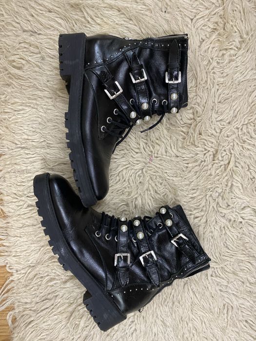 Botins da Zara com perolas