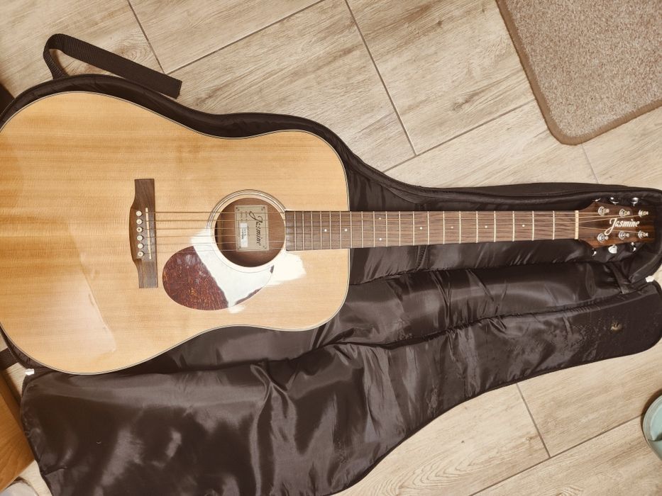 Sprzedam gitarę akustyczną