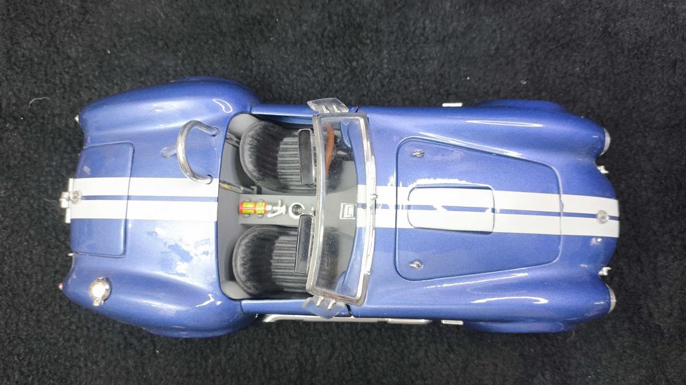 Модель авто 1.18 Shelby Cobra 427 SC (Road Legends)