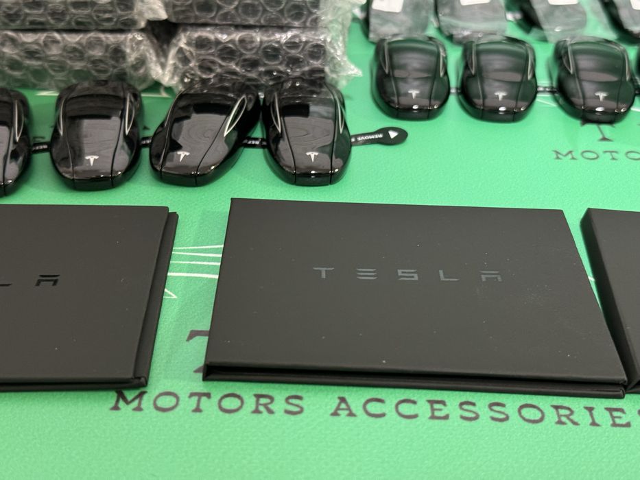 Стильна ключ карта tesla