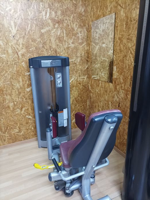 Máquinas de musculação Paramount ( Oito máquinas).