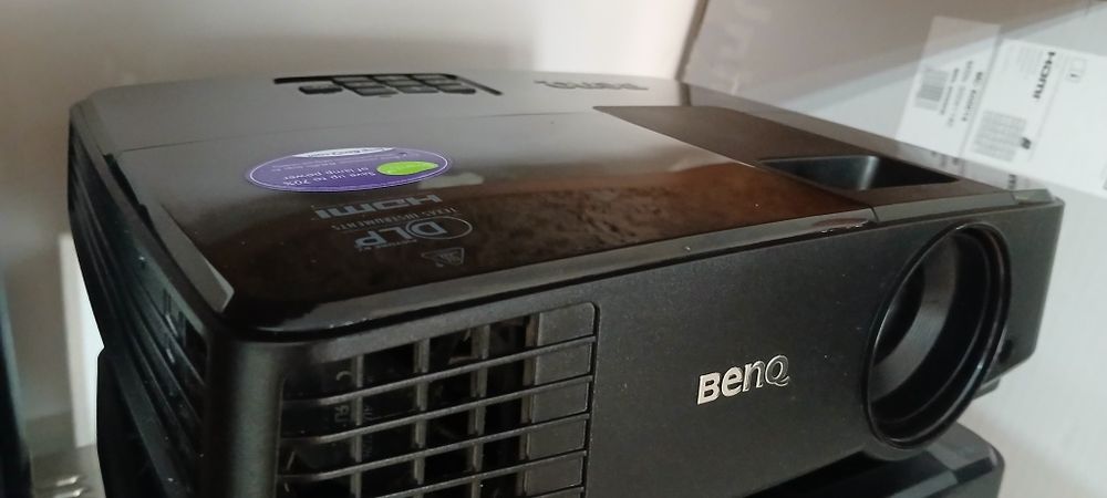 Projetores Benq sem uso