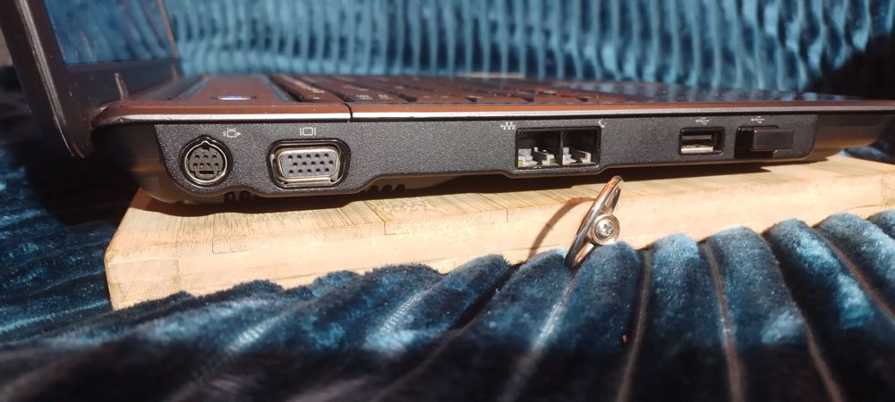 Laptop HP Presario F500