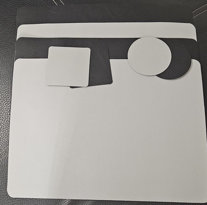 Zestaw 8 skórzanych dwustronnych podkładek na stół