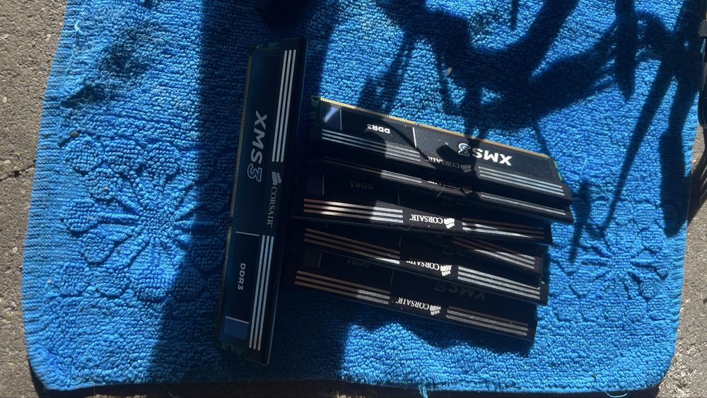 Memória Corsair XMS3 8GB DDR3 2000MHz (CMX8GX3M2A2000C9)