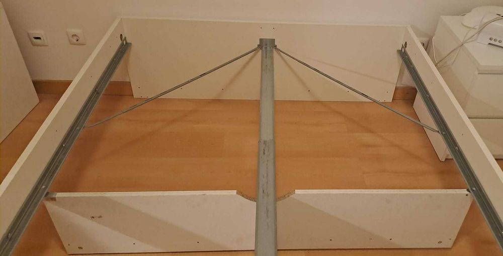 Cama para venda (Branca) - sem colchão