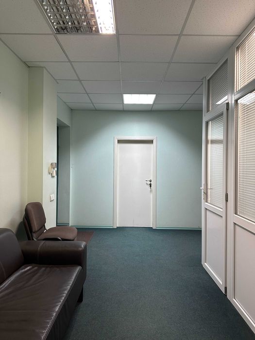 Аренда кабинета 10 кв.метров возле Севастопольской площади, ул.Пулюя 5