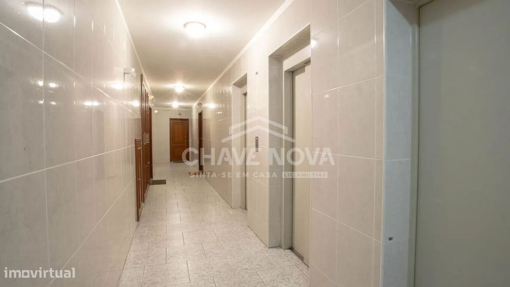 Apartamento T2 com Varanda e Garagem Box