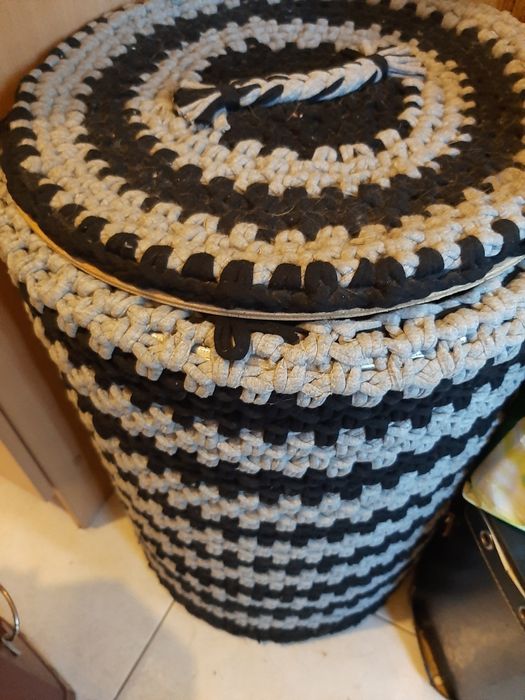 Cesto em madeira e croché