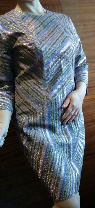 Платье нарядное из парчи