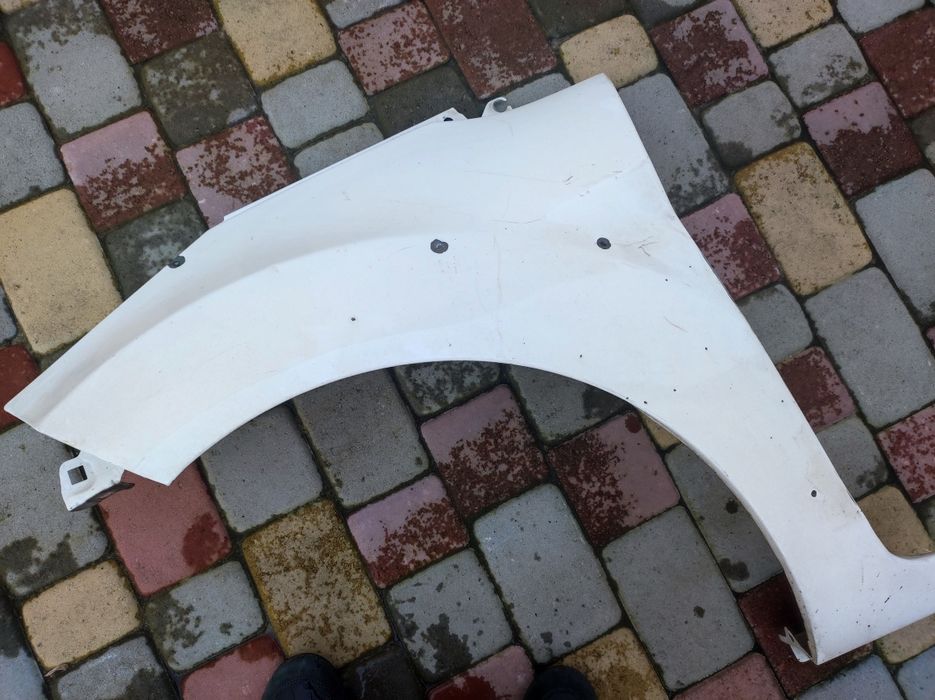 Фієста крило Ліве