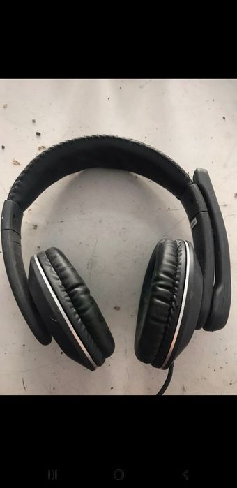 Słuchawki z mikrofonem na kablu